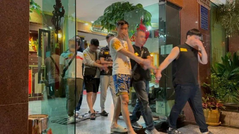 芭堤雅突袭:21名中国籍赌徒被捕 涉嫌非法赌博和电信诈骗 芭堤雅突袭:21名中国籍赌徒被捕 涉嫌非法赌博和电信诈骗