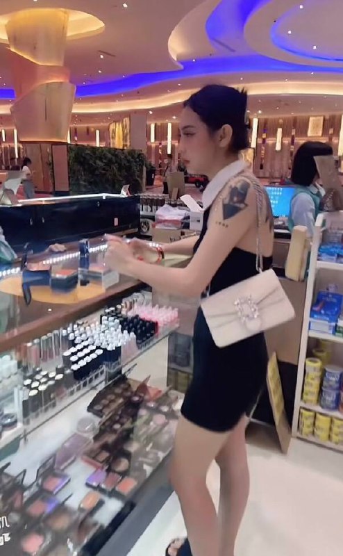 揭秘网络虚假人设:小心那些隐藏的真相 揭秘网络虚假人设:小心那些隐藏的真相