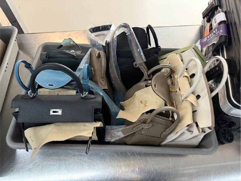 中国男子在香港抢劫奢侈品后逃至泰国被捕 中国男子在香港抢劫奢侈品后逃至泰国被捕