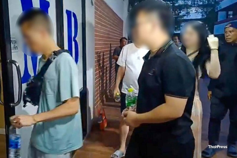 泰国警方突击查获疑似网络赌博相关物品 泰国警方突击查获疑似网络赌博相关物品