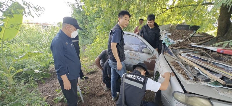 泰国警方深夜突袭捣毁毒窝,捕获逾1300颗毒丸 泰国警方深夜突袭捣毁毒窝,捕获逾1300颗毒丸