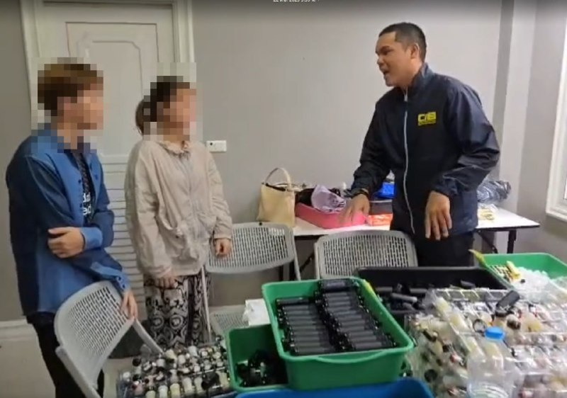 泰国警方捣毁中国人非法电子烟作坊 泰国警方捣毁中国人非法电子烟作坊