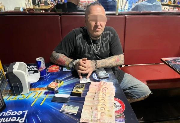 芭提雅警方成功逮捕德国贩毒嫌疑人, 缴获大量可卡因 芭提雅警方成功逮捕德国贩毒嫌疑人, 缴获大量可卡因