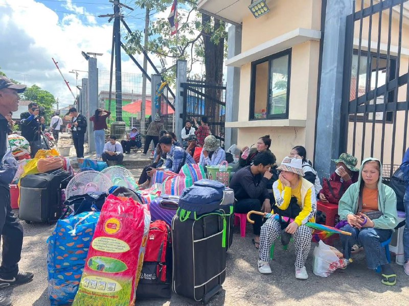 泰国与柬埔寨边境局势紧张,劳工纷纷返回家乡 泰国与柬埔寨边境局势紧张,劳工纷纷返回家乡