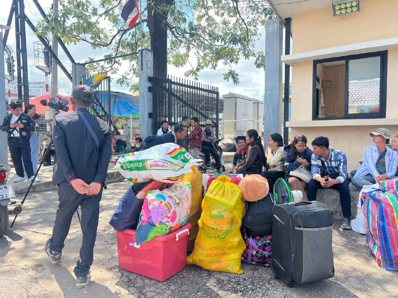 泰国与柬埔寨边境局势紧张,劳工纷纷返回家乡 泰国与柬埔寨边境局势紧张,劳工纷纷返回家乡