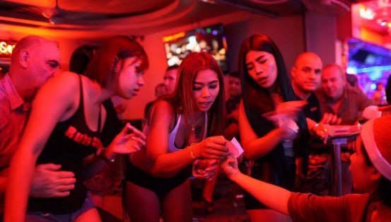 柬泰边境紧张局势:知名记者抨击泰国性产业问题 柬泰边境紧张局势:知名记者抨击泰国性产业问题