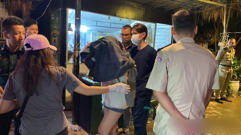 柬埔寨警方突袭‘Love Farm’餐厅 35人被捕 包括6名未成年人 柬埔寨警方突袭‘Love Farm’餐厅 35人被捕 包括6名未成年人