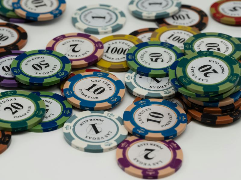 在线棋牌游戏技巧:斗地主、麻将赢钱策略大揭秘 在线棋牌游戏技巧:斗地主、麻将赢钱策略大揭秘