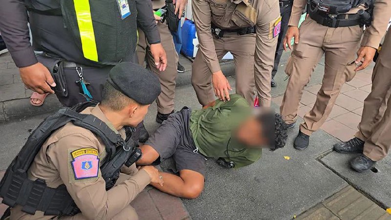 泰国反对派举行大规模示威,警方现场查获刀具及逮捕多名嫌疑人 泰国反对派举行大规模示威,警方现场查获刀具及逮捕多名嫌疑人