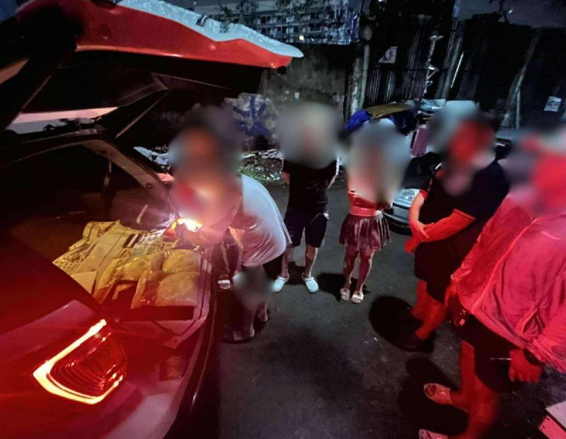 菲律宾当局逮捕中国人和两名菲律宾毒贩 菲律宾当局逮捕中国人和两名菲律宾毒贩