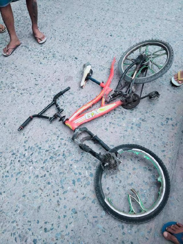 12岁男童骑车遭卡车撞击身亡,肇事司机逃逸 12岁男童骑车遭卡车撞击身亡,肇事司机逃逸