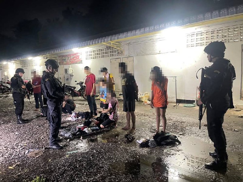 十名泰国工人在柬泰边境因欠薪被捕,偷渡归国未果 十名泰国工人在柬泰边境因欠薪被捕,偷渡归国未果