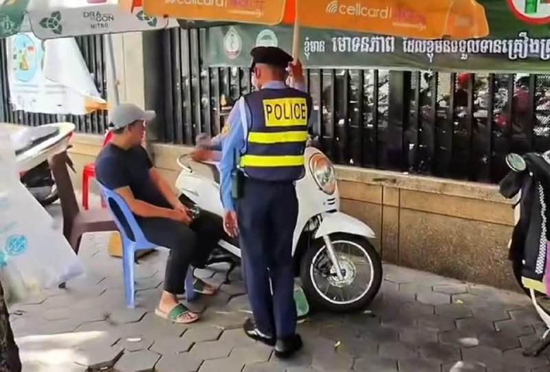 金边9名交警因敲诈外国司机被约谈 金边9名交警因敲诈外国司机被约谈