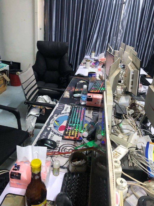 揭露缅甸妙瓦底六号码头的黑幕:电棍、体罚与暴力折磨的真相 揭露缅甸妙瓦底六号码头的黑幕:电棍、体罚与暴力折磨的真相
