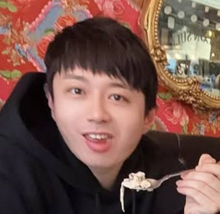 社会性压抑下的奇特现象:男子男扮女装引发关注 社会性压抑下的奇特现象:男子男扮女装引发关注