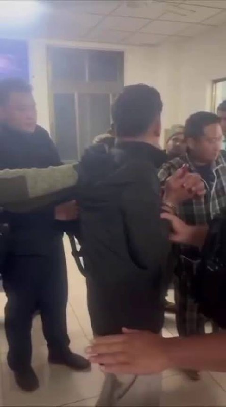 果敢同盟军在登尼镇逮捕涉嫌抢劫司机的三名嫌疑人 果敢同盟军在登尼镇逮捕涉嫌抢劫司机的三名嫌疑人