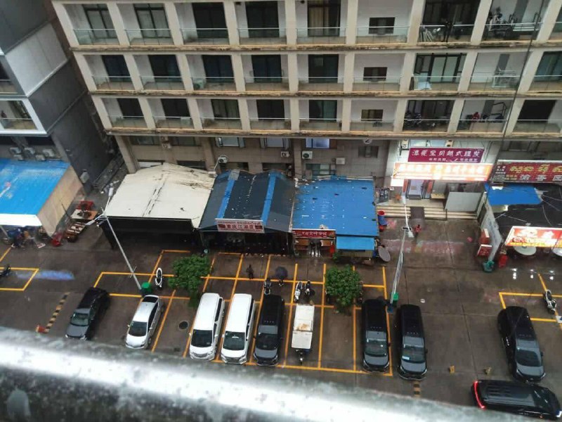 西港金水园区突发事件:男子坠楼情况最新报道 西港金水园区突发事件:男子坠楼情况最新报道